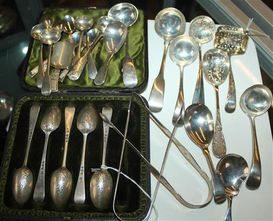 23 Geo & later small silver spoons, inc sifter, caddy, salt, sauce ladles etc, 2 pairs sugar tongs & cased part set silver teaspoons